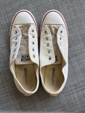 Converse Kids Slip-On Low Top Sneakers in Off-White with Red Trim